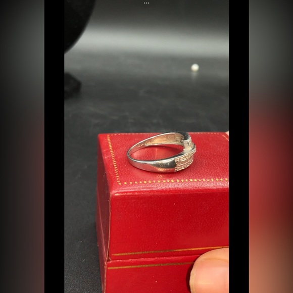 18k Baguette Cut Diamond Ring - Picture 11 of 14